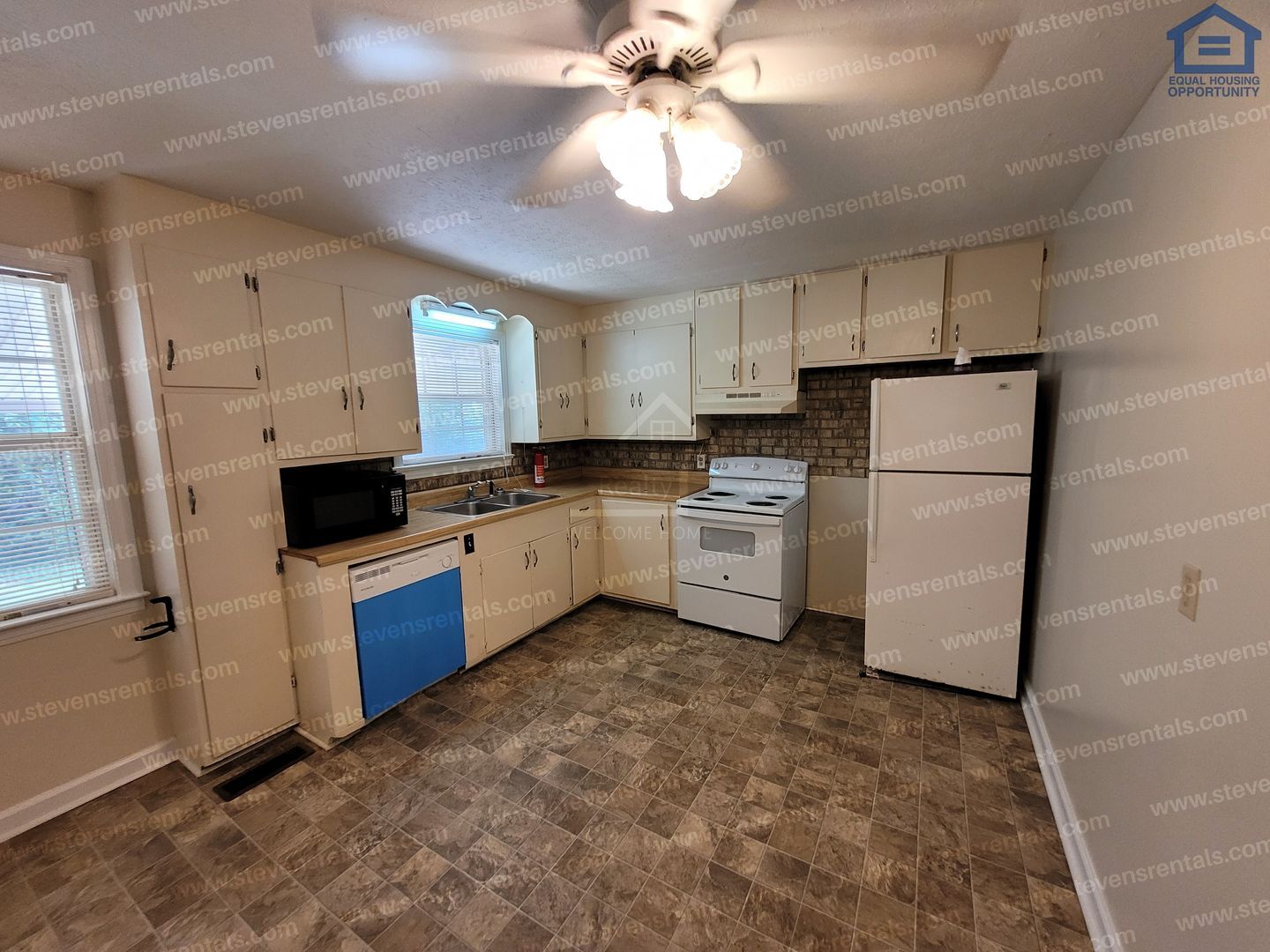 Building Photo - 205 E 13th St