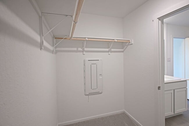 Building Photo - 463 River Run Wy