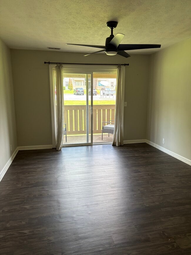 Building Photo - 714 Ashlawn Pl
