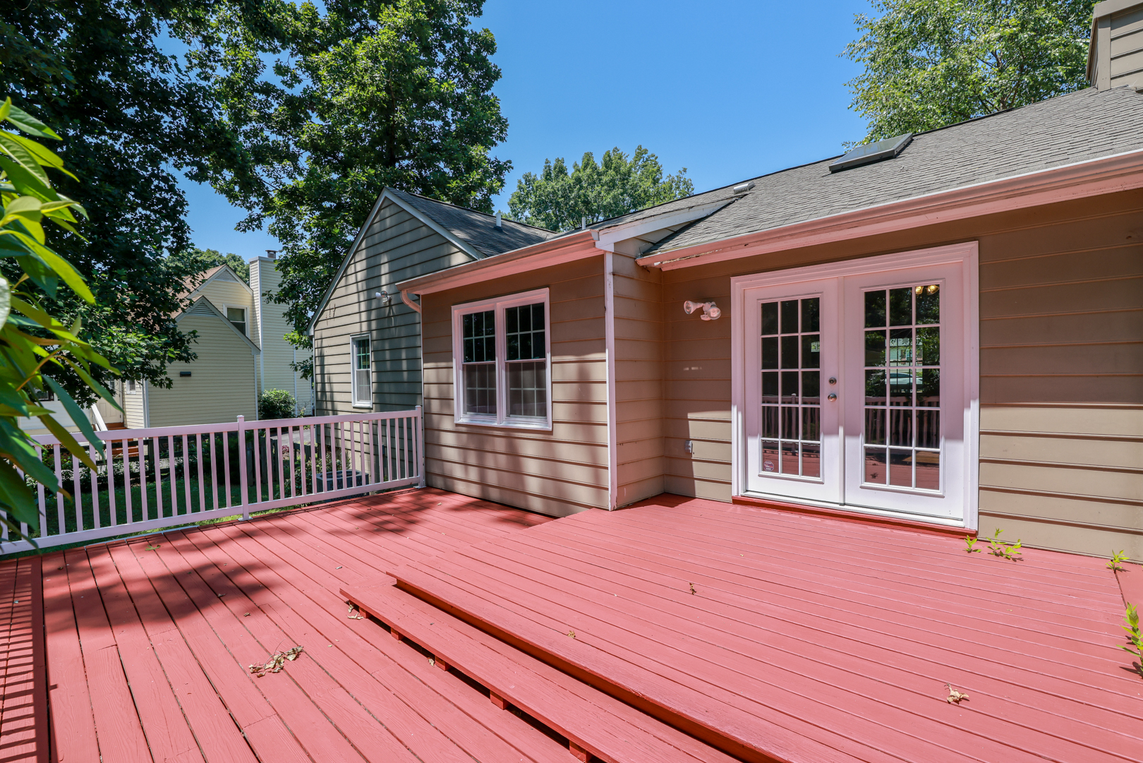 Large back patio - 701 Marbleridge Rd