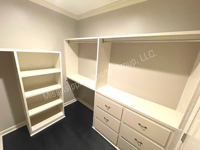 Building Photo - EXCELLENT LOCATION - 2BD/2BA FOR RENT