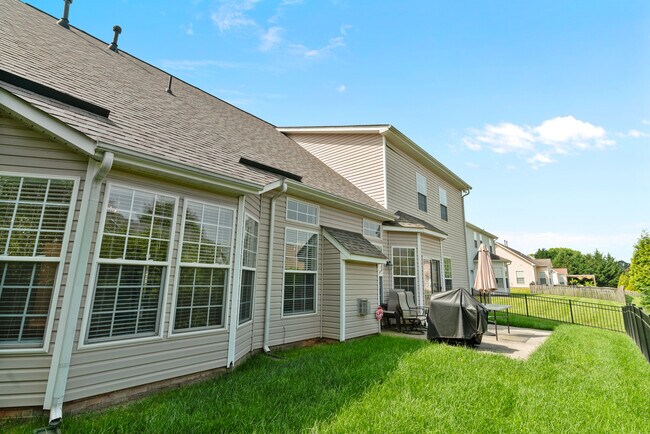 Building Photo - 10004 Shetland Ln