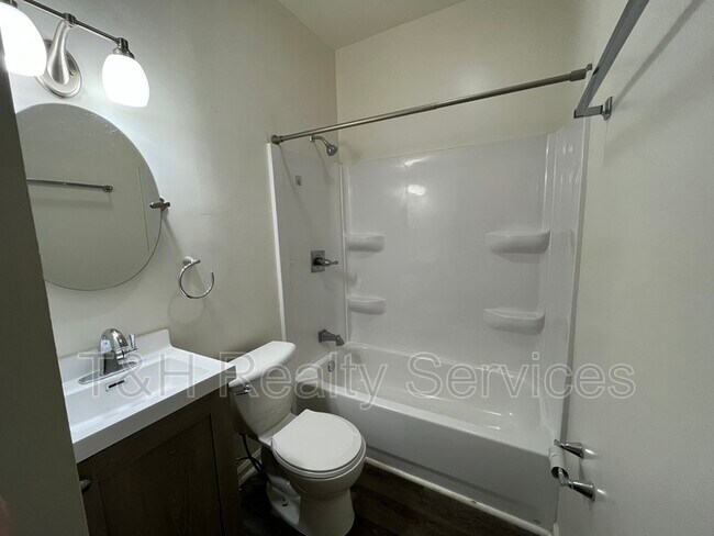 Building Photo - 2832 Central Ave