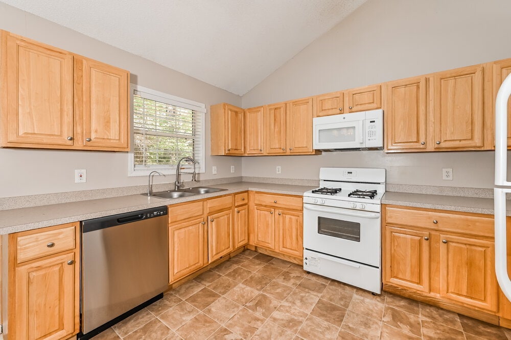 Building Photo - 335 Shadetree Ln