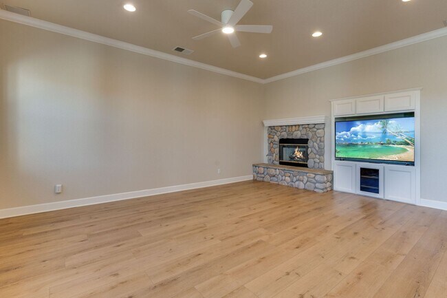 Building Photo - Luxury 4-Bedroom Home in El Dorado Hills Exclusive Serrano Community!