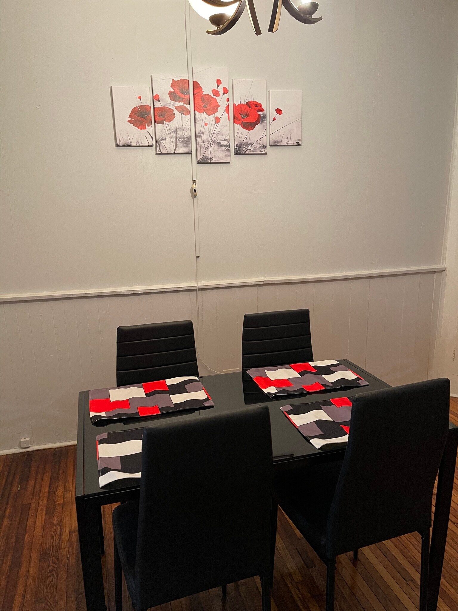 Unit B Dining - 405 W Clinton St