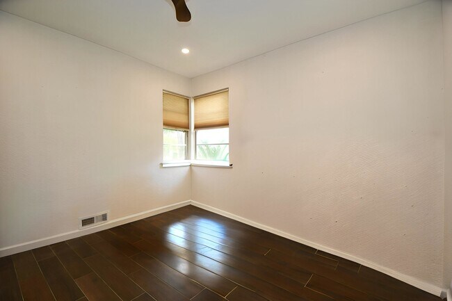 Building Photo - 5015 Grape St