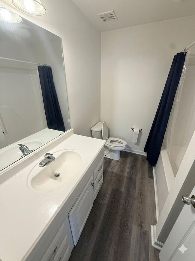 Building Photo - Spacious & Stylish 3BR/3BA Minutes from Downtown Athens