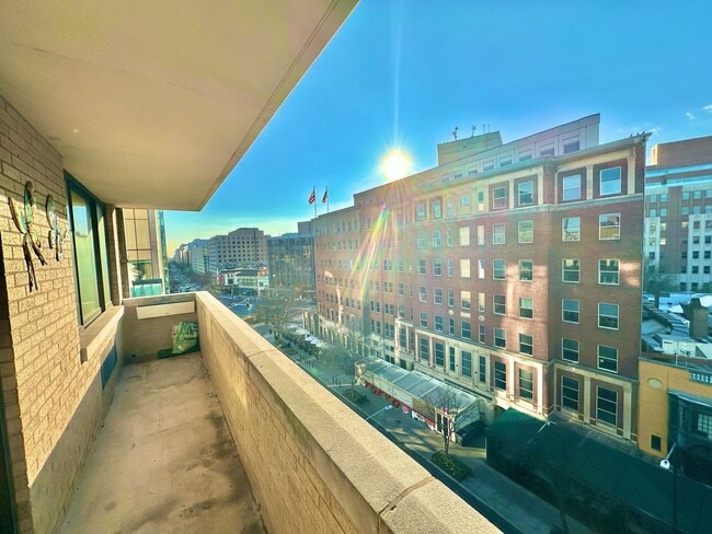 Building Photo - Dupont's Pulchritudinous Palladium 1 bedroom Condo w/ Balcony & Pool. All utilities included.