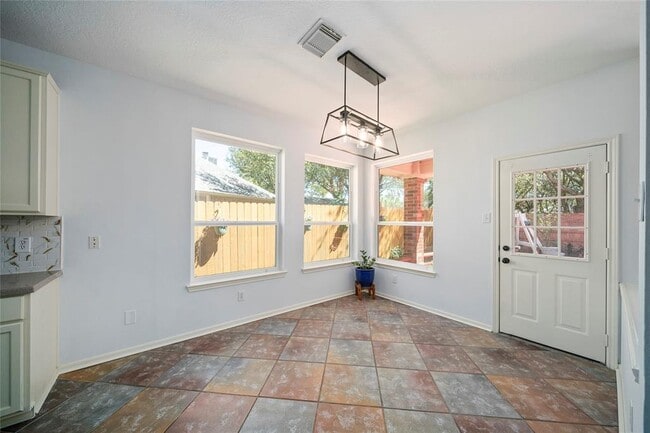 Building Photo - 2111 Scenic Hollow Ct