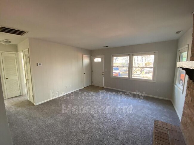 Building Photo - 117 Edgehill Dr