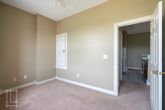 Building Photo - 225 E 5th Ave