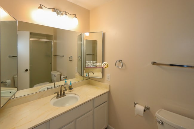 Building Photo - 601 E 4010 S