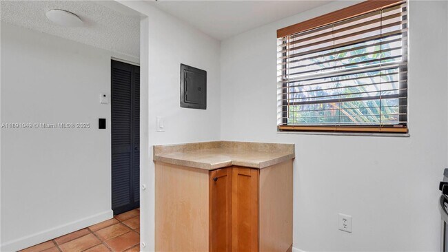 Building Photo - 13000 SW 92nd Ave