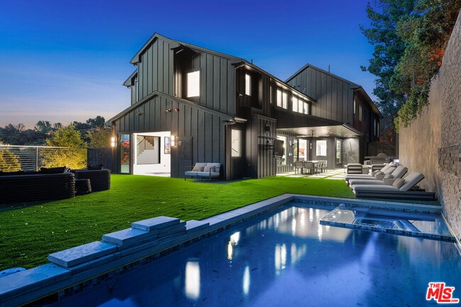 Building Photo - 3140 Coldwater Canyon Ave