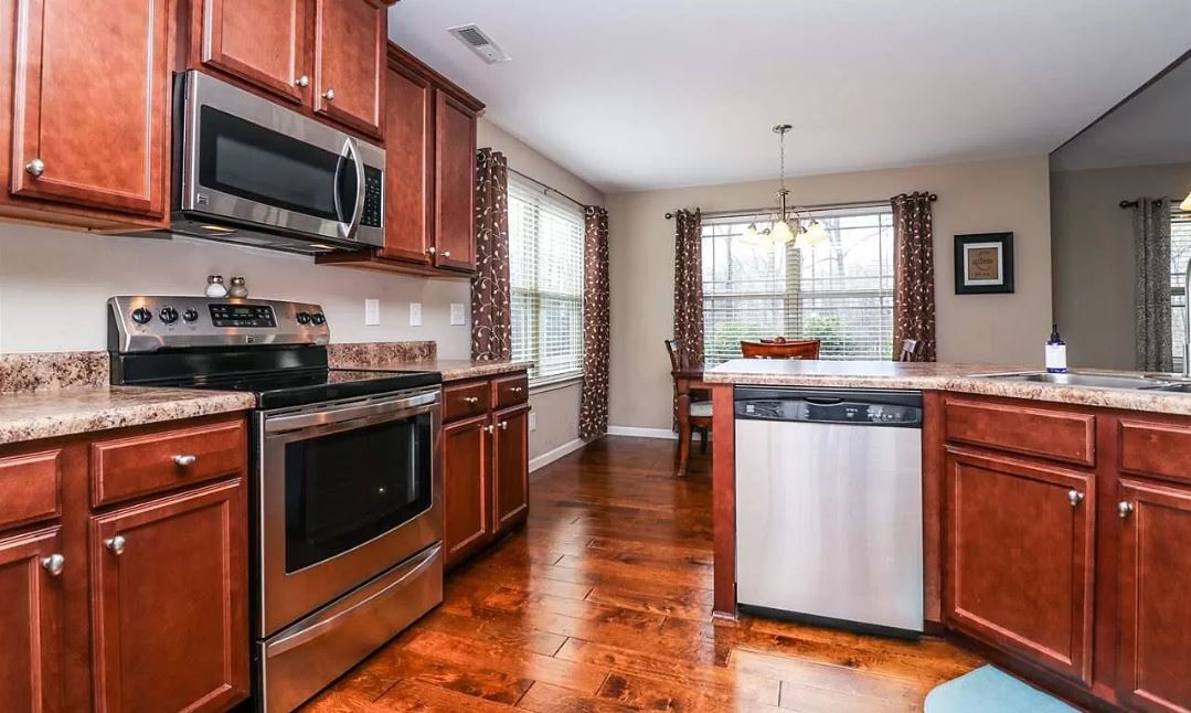 Dishwasher and microwave - 452 Bowers Rd