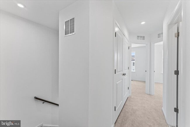 Building Photo - 501 Fontana Cir