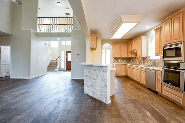 Building Photo - 241 Blue Hill Dr