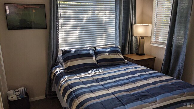 Building Photo - 702 Daniels Ave