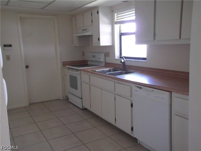 Building Photo - 111 Doveside Ln