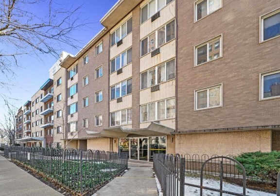 Building Photo - 539 W Stratford Pl