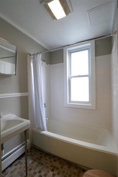 Building Photo - 14 Garrison Ave