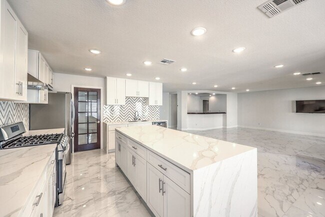 Building Photo - 3743 Lone Mesa Dr