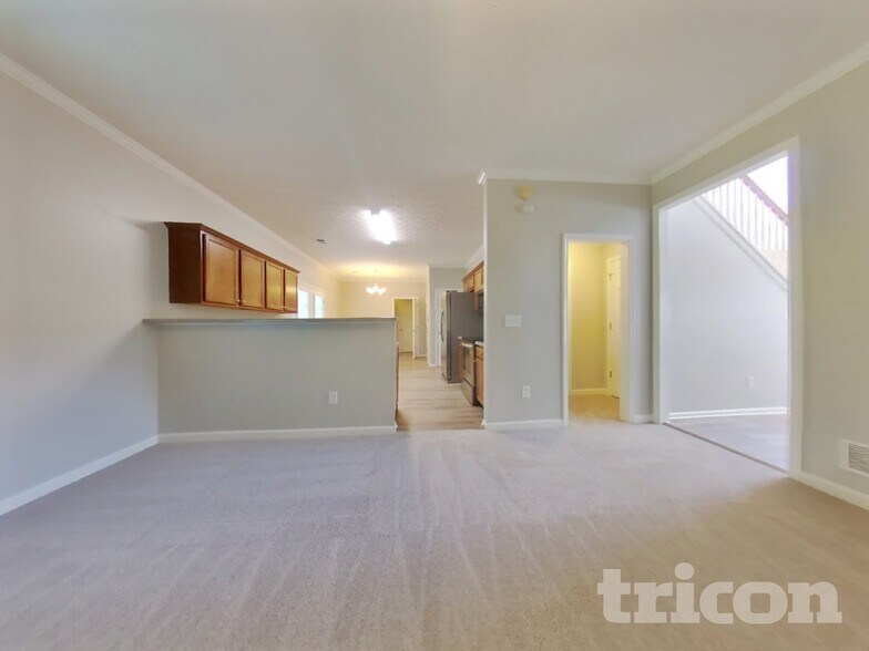 Building Photo - 1055 Crown Landing Pkwy