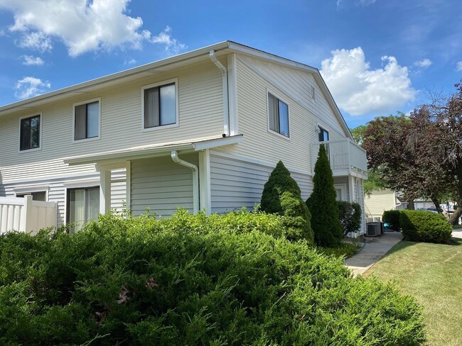 Building Photo - 721 Sunfish-