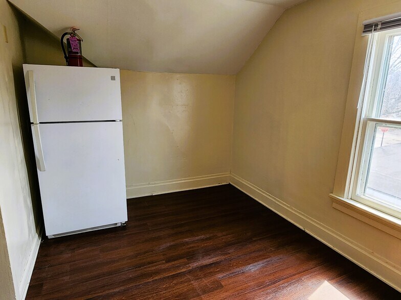 Kitchen - 419 Olmstead St