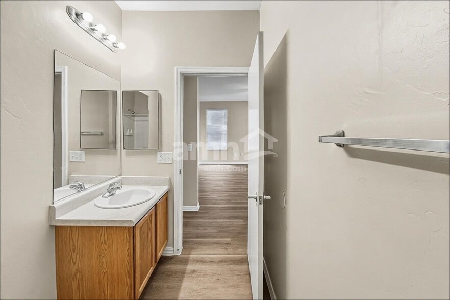Building Photo - 8280 W Redshank Dr