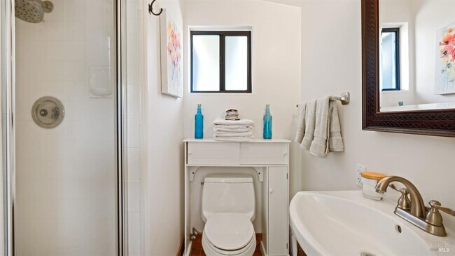 Building Photo - 6131 Batesole Dr