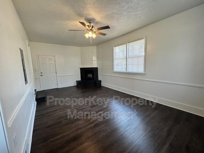 Building Photo - 419 Victoria Dr