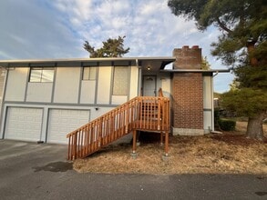 Building Photo - **$200 Move In Special**Beautiful 2 Bed 1....
