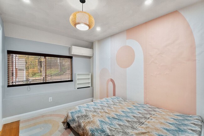 Building Photo - 890 Winthrop Ave