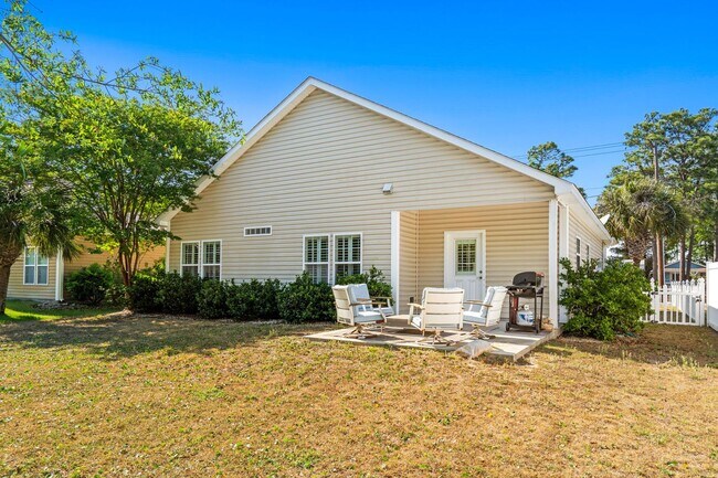 Building Photo - Coastal Living at its Best: Charming 3-Bedroom Near the Beach