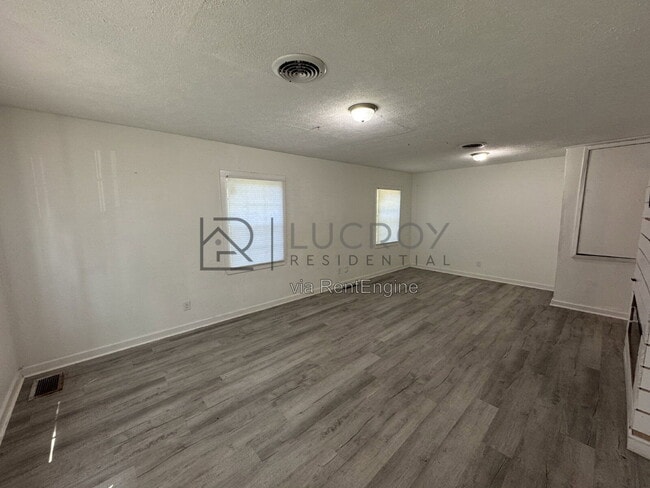 Building Photo - 556 Woodward Ave