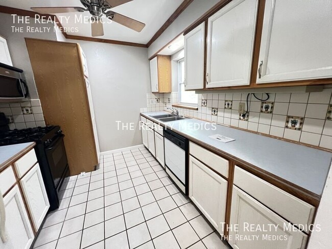 Building Photo - 1525 Fort Smith Blvd