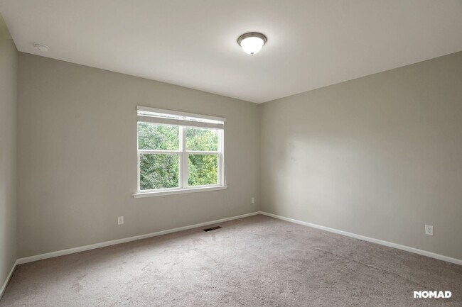 Building Photo - Charming 4BR Townhome in Apex