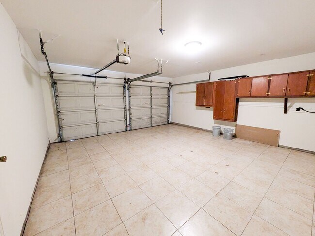 Building Photo - 5040 Raleigh Dr