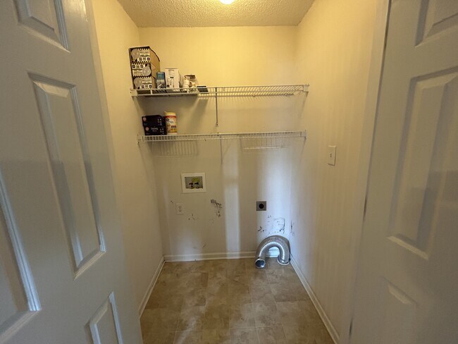 Building Photo - 3878 Roscommon Way