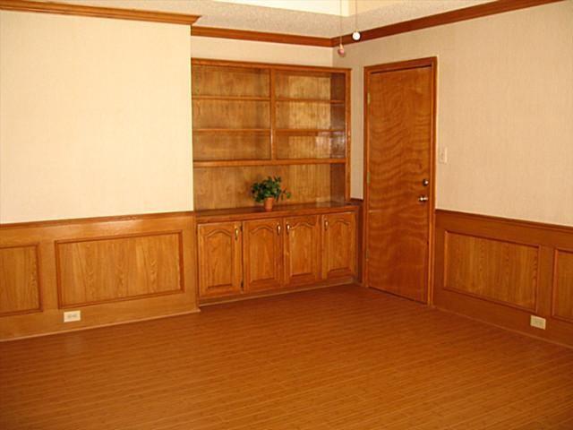 Building Photo - 2300 Cardinal Dr