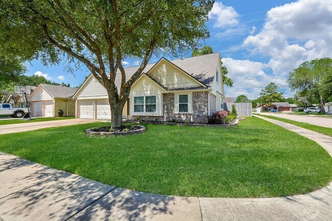 Building Photo - 2119 Landcircle Ct