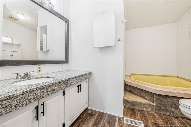 Building Photo - 105 Valley Forge Way N