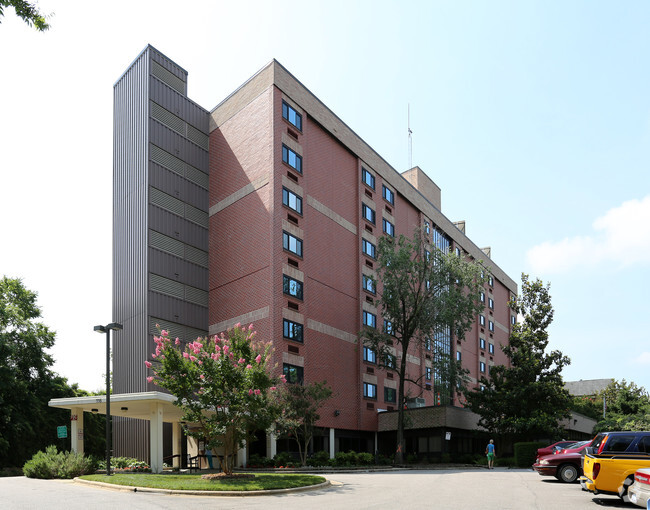 Primary Photo - Carriage House Apartments