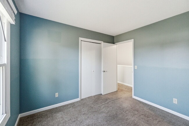 Building Photo - 3-Bedroom Townhouse with Yard & Privacy in Harrisonburg