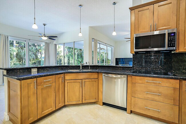 Building Photo - 19009 SE Old Trail Dr W