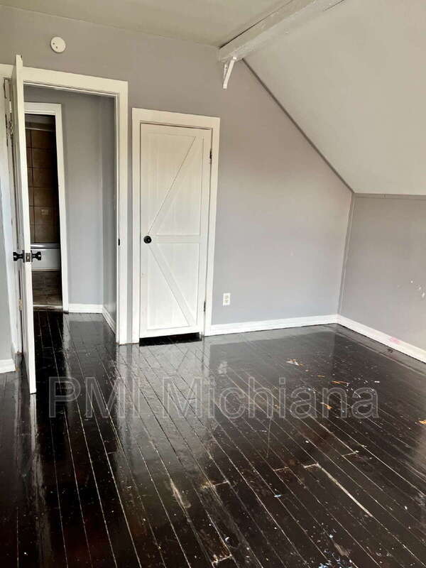 Building Photo - 846 S 26th St