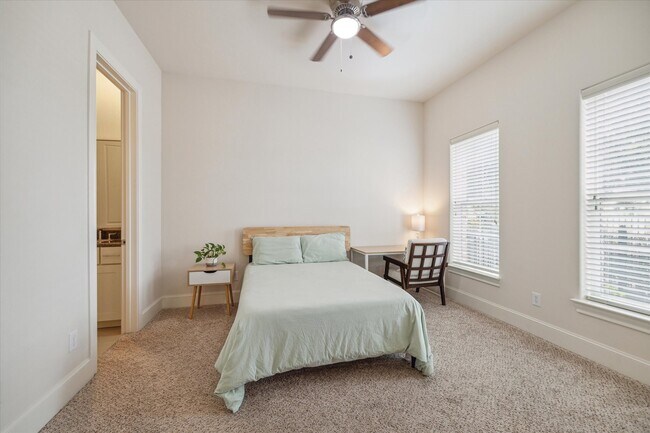 Building Photo - 9520 London Bridge Station