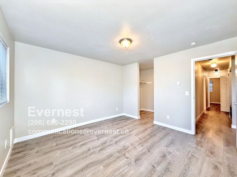 Building Photo - 12543 NE 23rd Pl